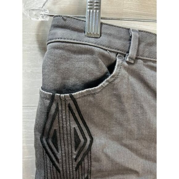 Gray Denim Skirt with Embroidery Stretchy Size 6‎ NWOT - Picture 6 of 6